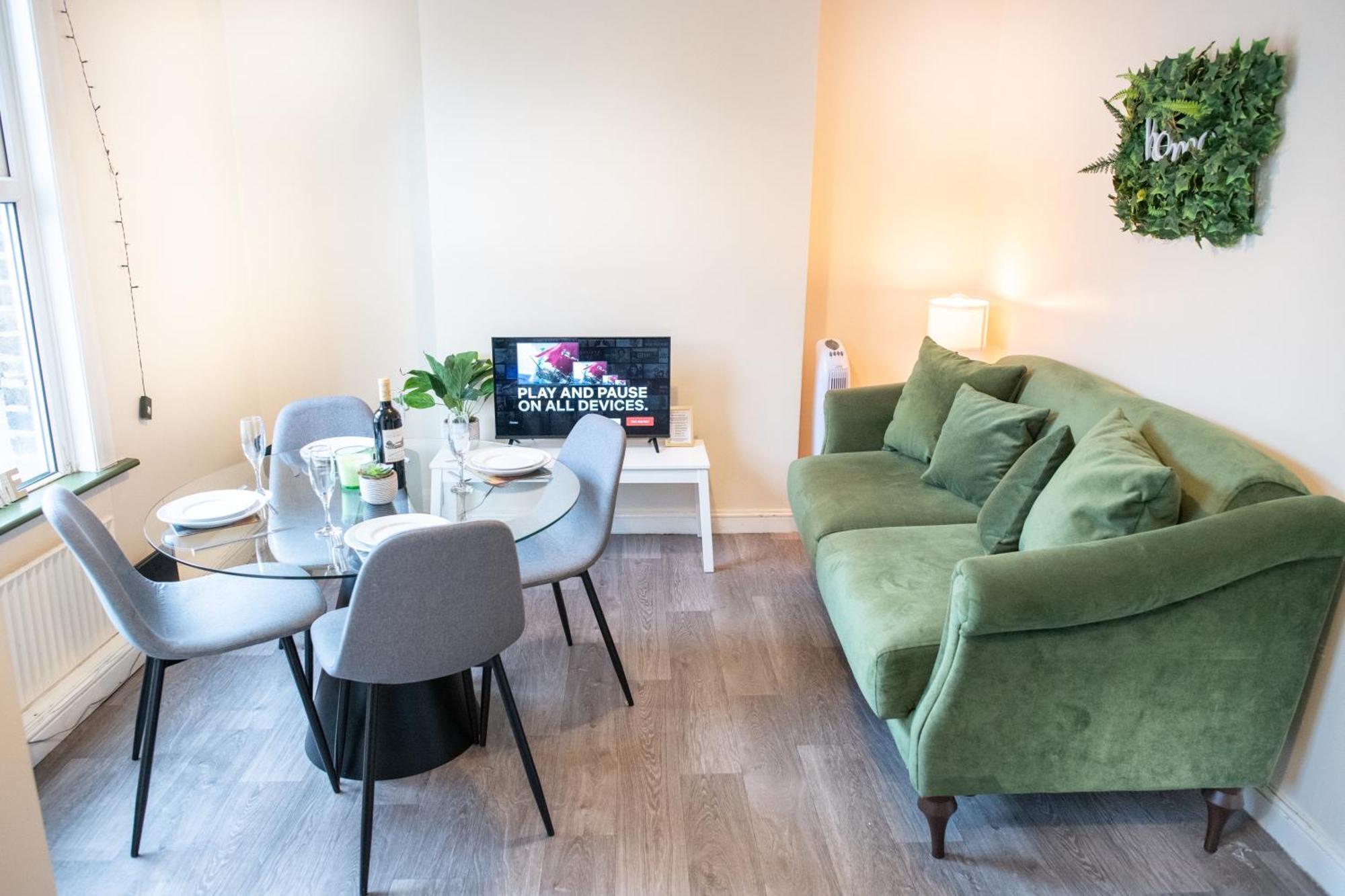 Ample Acton 4-bedroom Flat,ealing, West *