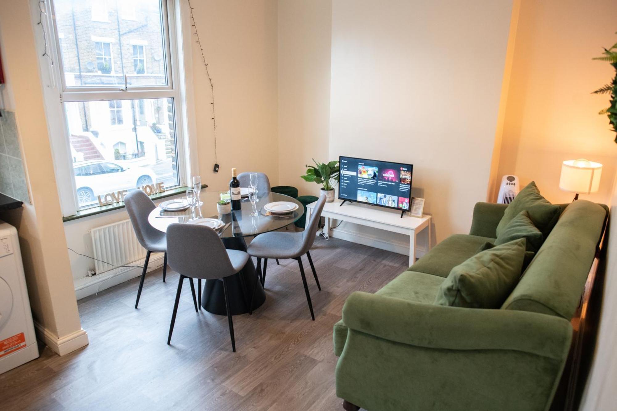Ample Acton 4-bedroom Flat,ealing, West Appartamento