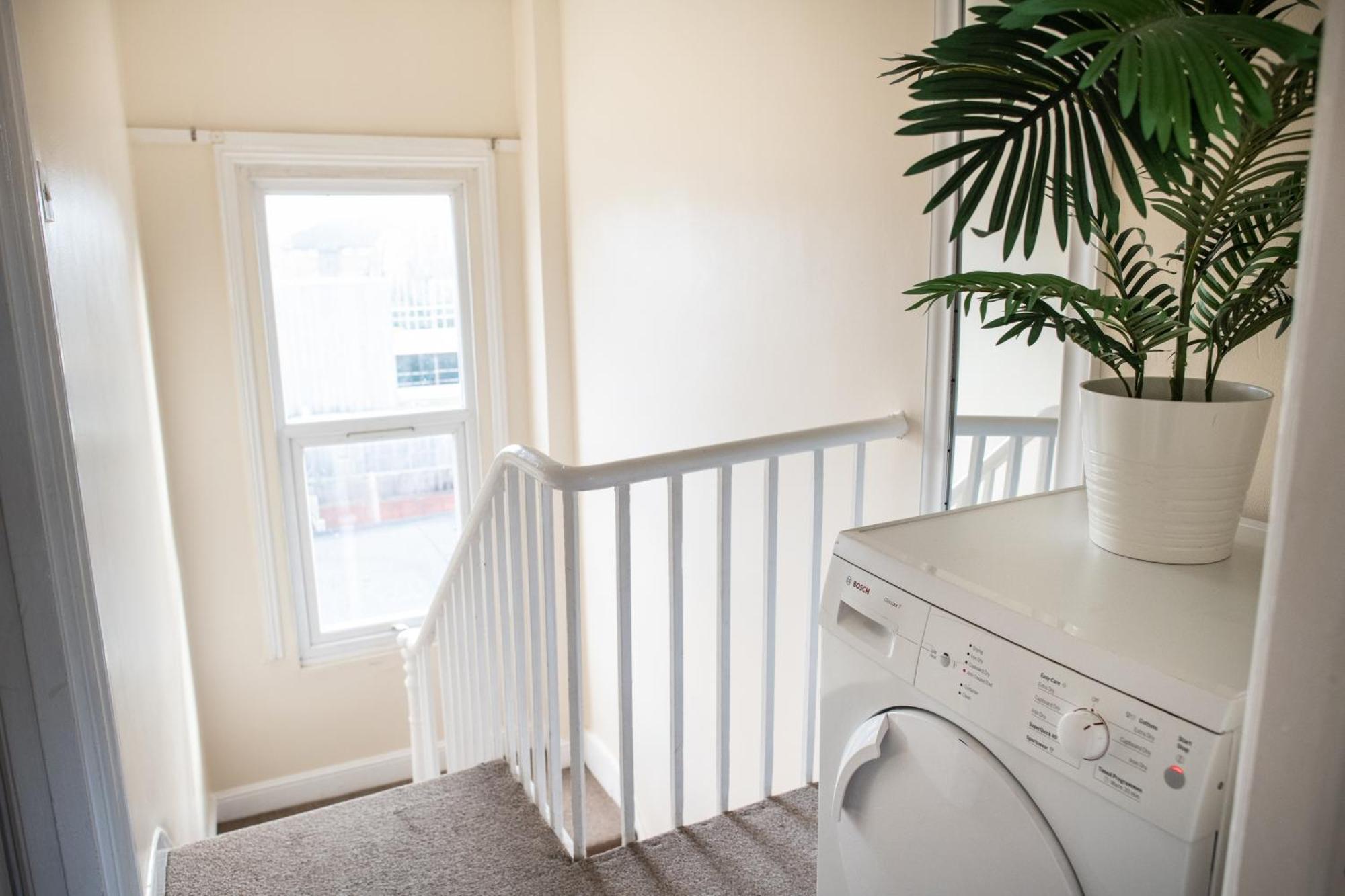 Ample Acton 4-bedroom Flat,ealing, West Londra