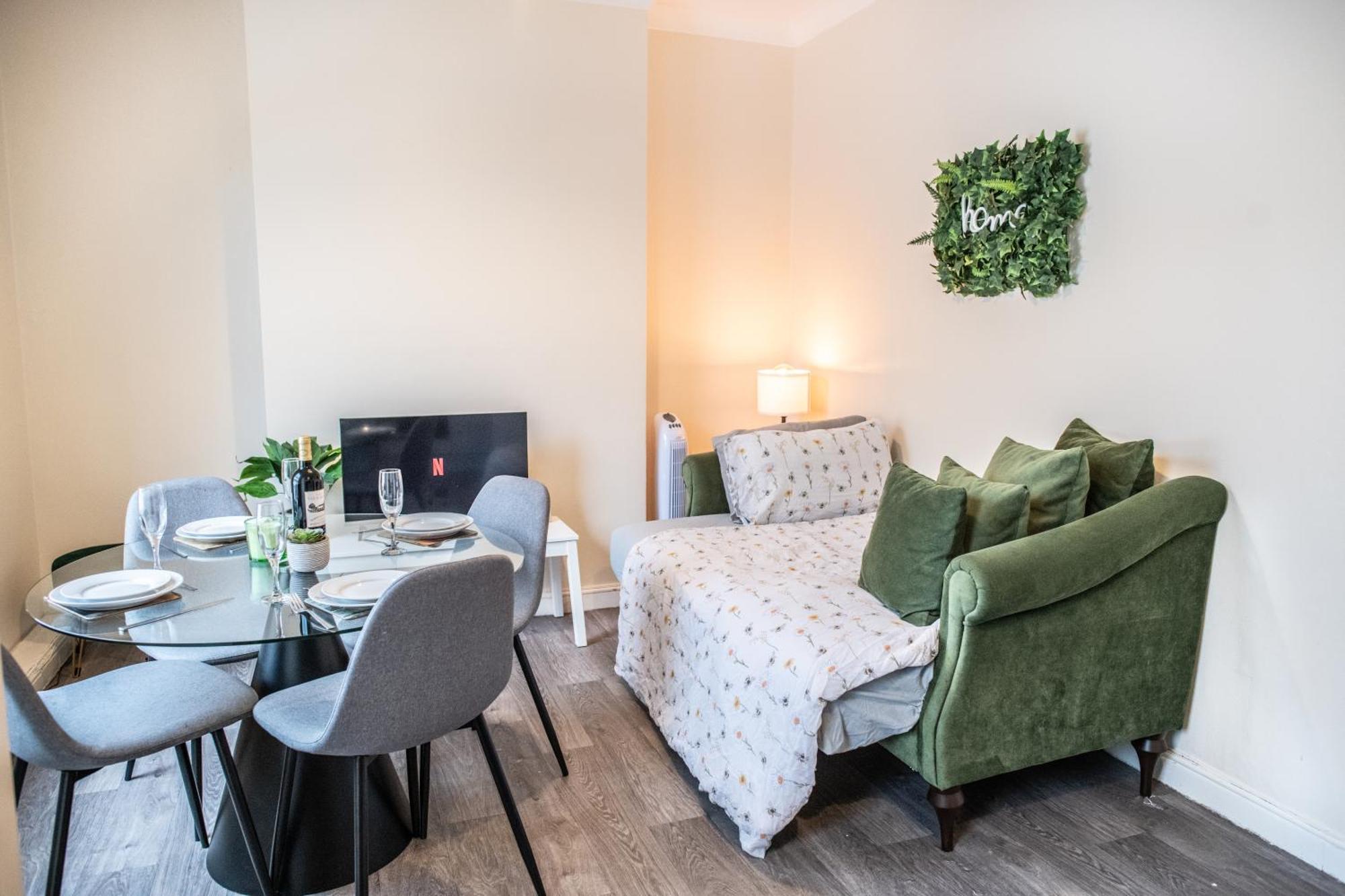 Ample Acton 4-bedroom Flat,ealing, West *