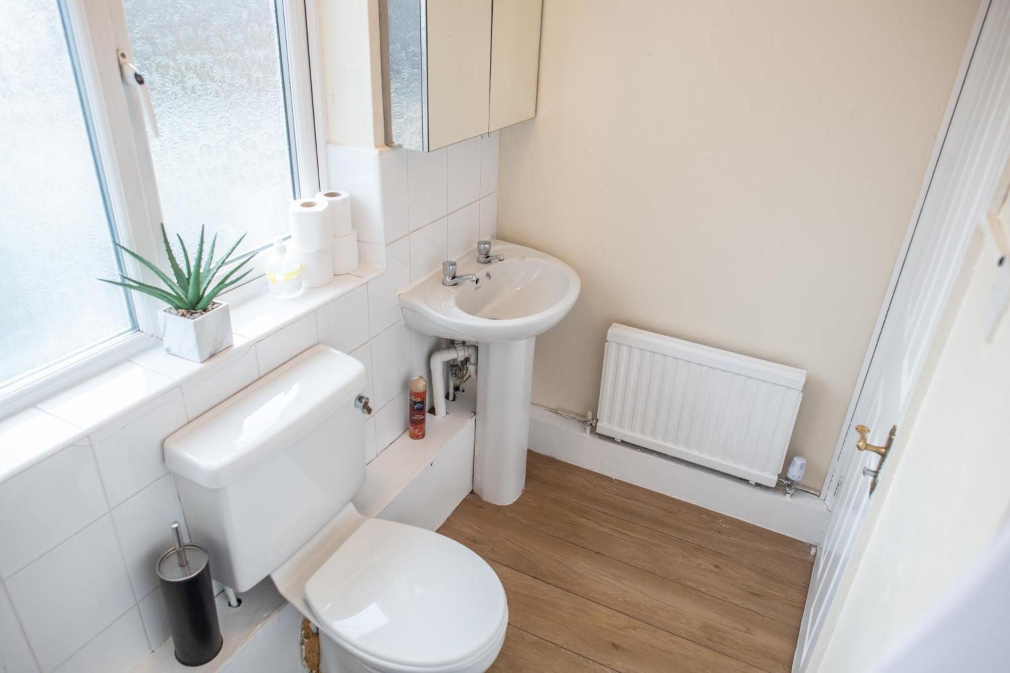 Ample Acton 4-bedroom Flat,ealing, West Londra
