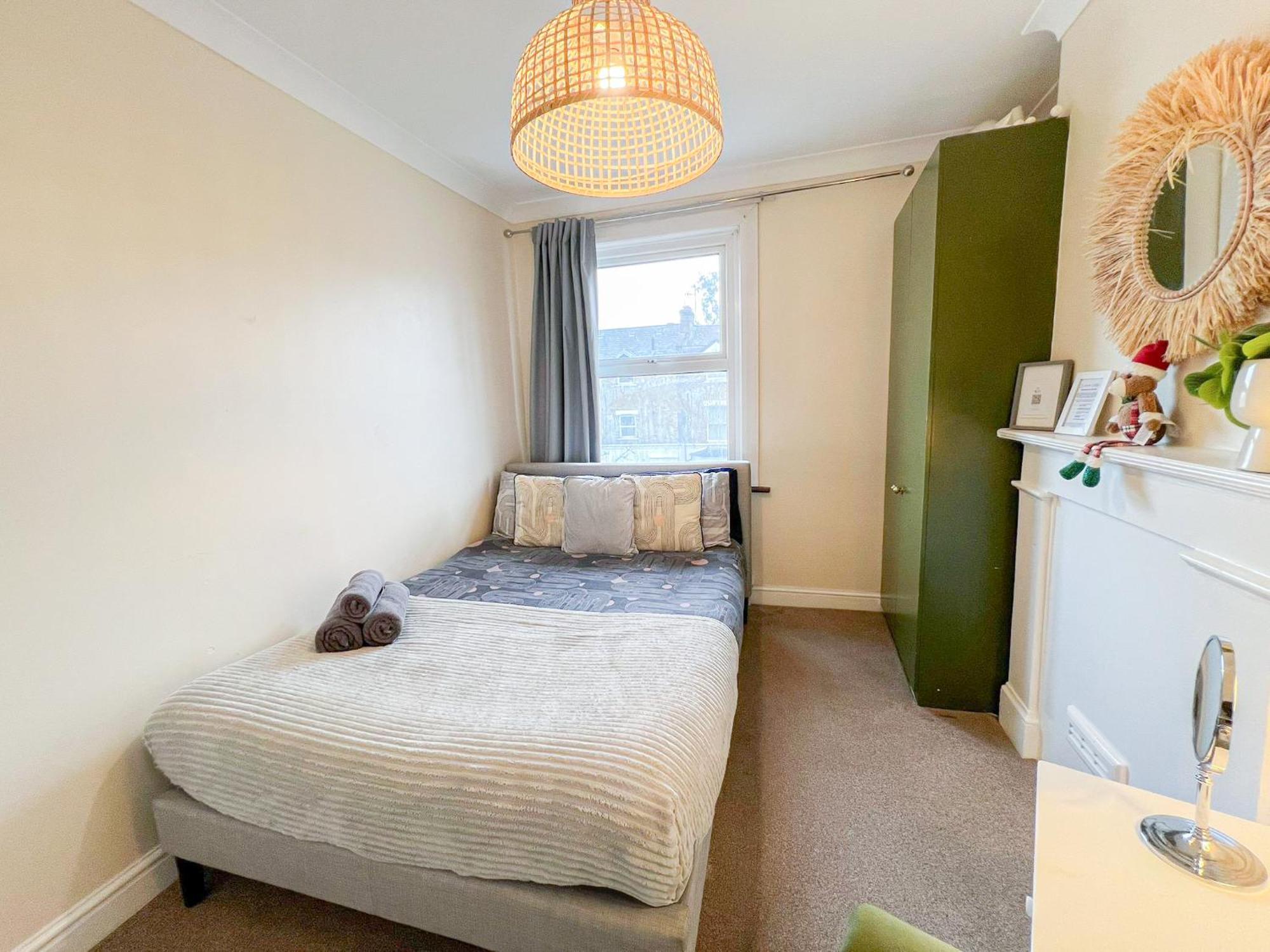 Apartament Ample Acton 4-bedroom Flat,ealing, West *