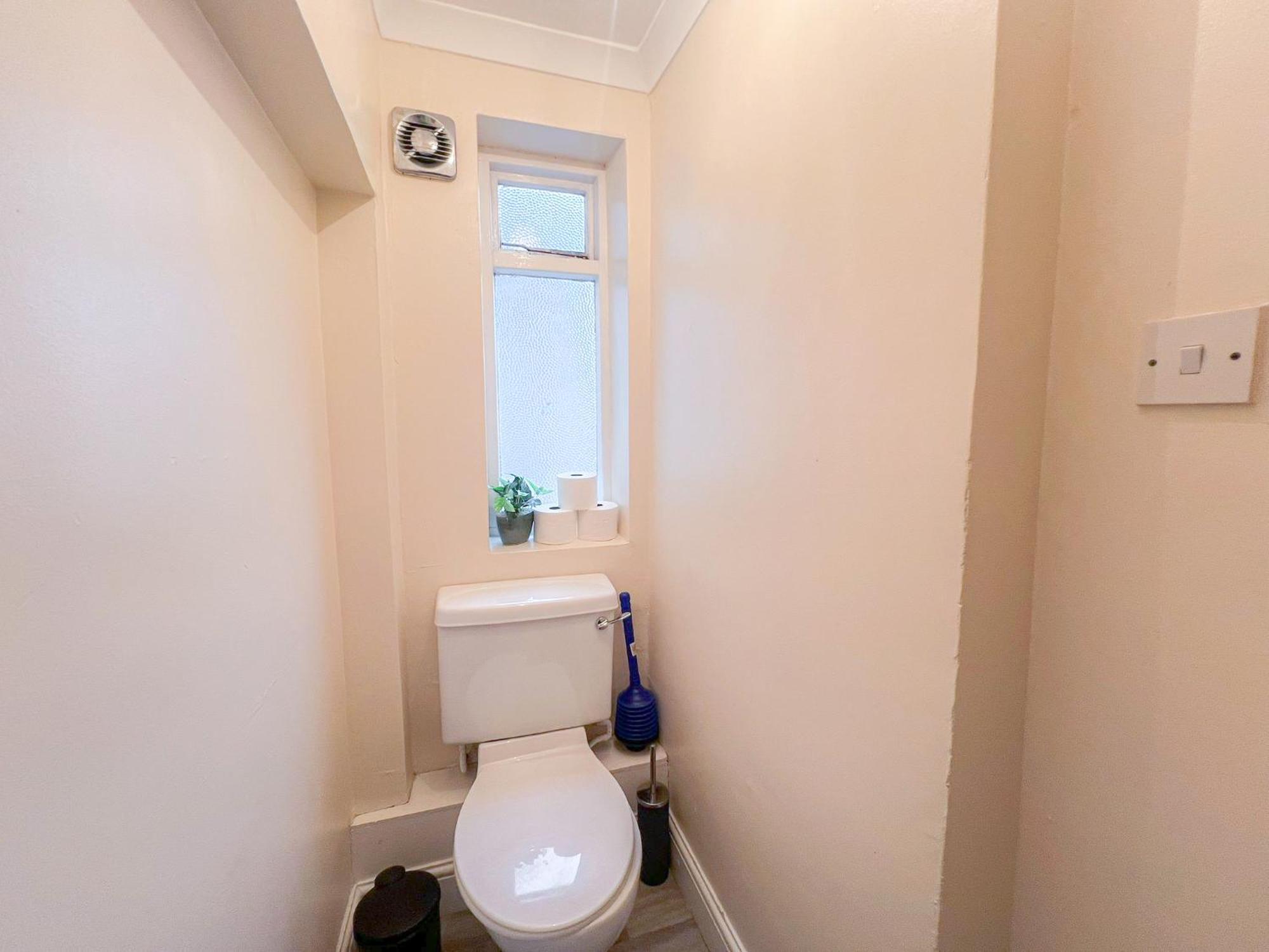 Ample Acton 4-bedroom Flat,ealing, West *