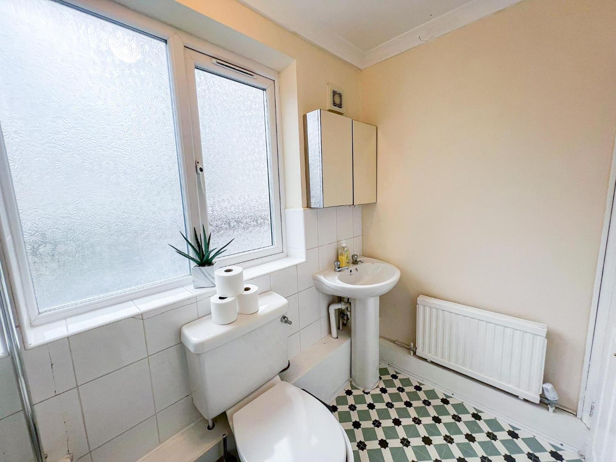 Ample Acton 4-bedroom Flat,ealing, West *