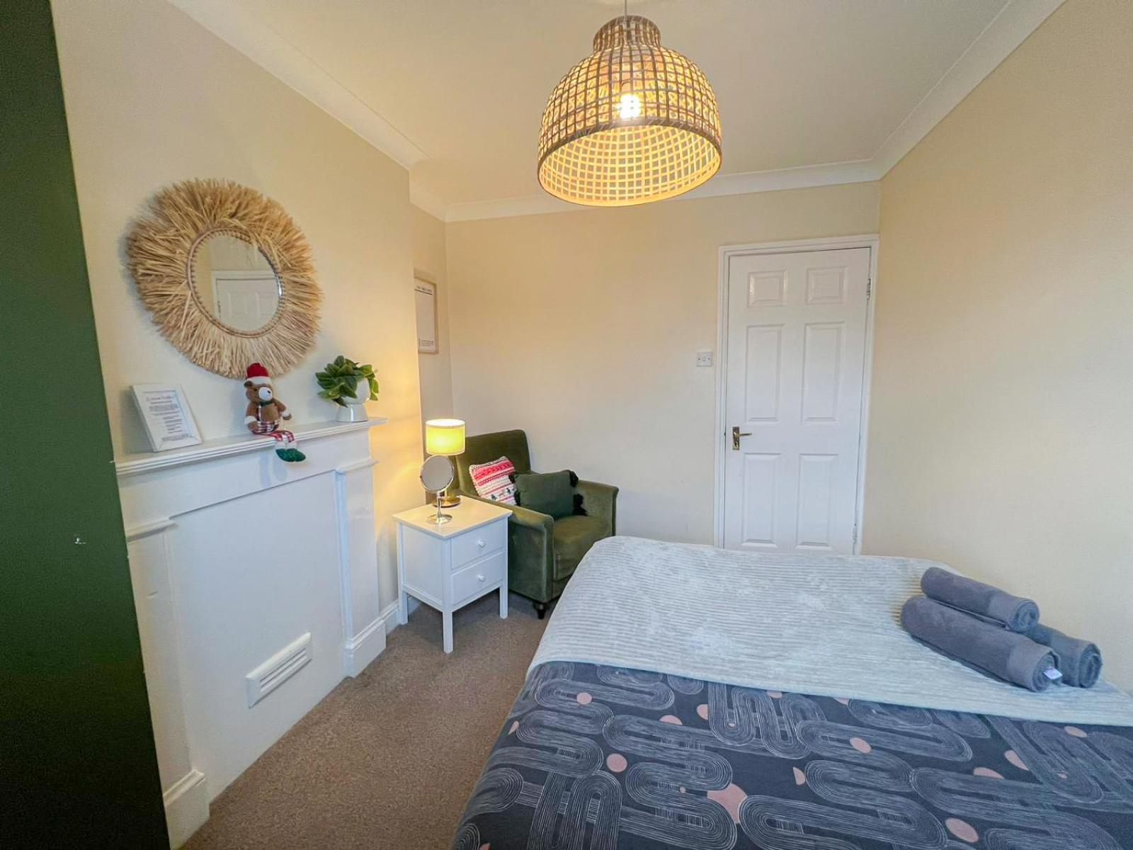 Ample Acton 4-bedroom Flat,ealing, West * Londra