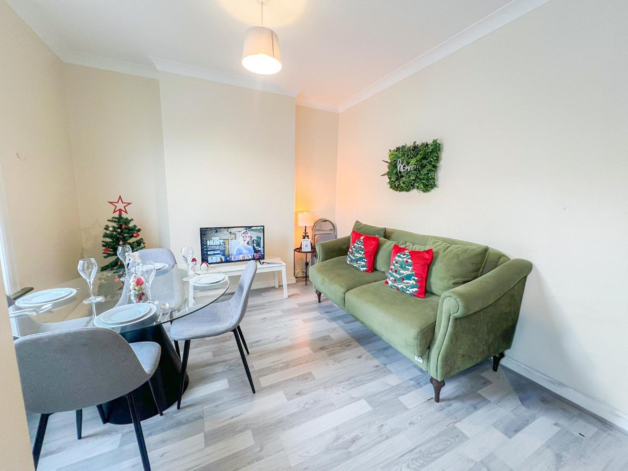Ample Acton 4-bedroom Flat,ealing, West